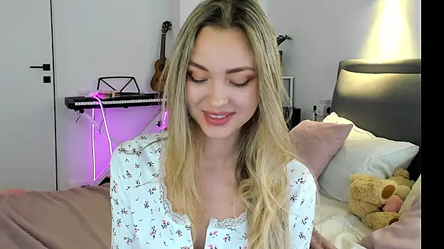 Snapshot of Kelly__Gray chatting on 04/08/26, 07:14 Kelly Gray online show from 04/08/26, 07:14