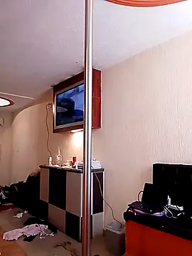 transreyna online show from 03/18/25, 10:26