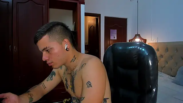 wildthor26 online show from 09/29/25, 04:06