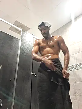 214KingLonggg online show from 04/15/26, 02:18