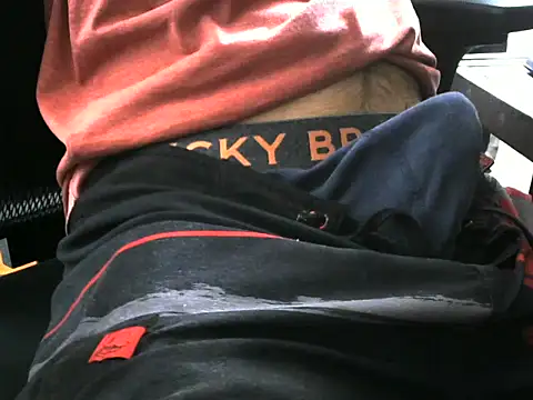 Snapshot of VikernesCam chatting on 11/05/25, 08:31 VikernesCam online show from 11/05/25, 08:31