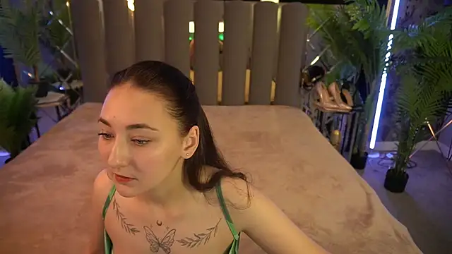 SashaDuvalle online show from 10/04/25, 07:06