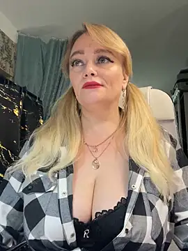 Sweet-blonde online show from 05/18/26, 10:10