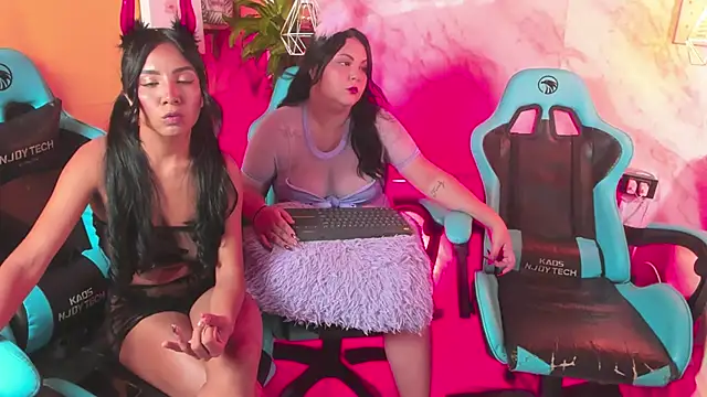 Lauren smiles online show from 10/19/25, 05:30