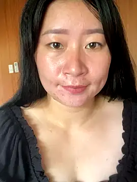 violet-00 online show from 10/06/25, 05:05