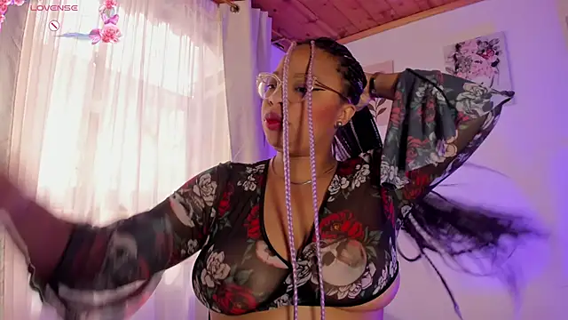 Lauraricci   online show from 11/11/25, 02:28