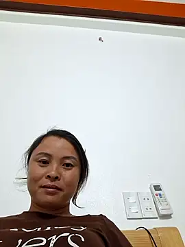 xuxulovezz online show from 11/23/25, 10:26