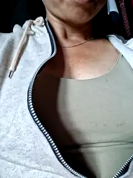 xuxulovezz online show from 06/04/26, 01:11