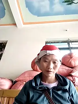 Snapshot of abigail-00 chatting on 10/22/25, 12:33 abigail-00 online show from 10/22/25, 12:33