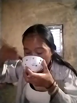 Snapshot of abigail-00 chatting on 10/27/25, 10:47 abigail-00 online show from 10/27/25, 10:47