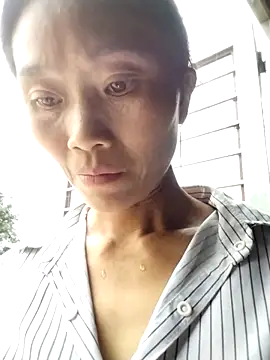 Snapshot of abigail-00 chatting on 11/06/25, 09:54 abigail-00 online show from 11/06/25, 09:54