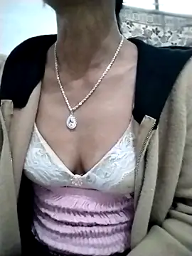 Snapshot of abigail-00 chatting on 12/05/25, 09:51 abigail-00 online show from 12/05/25, 09:51