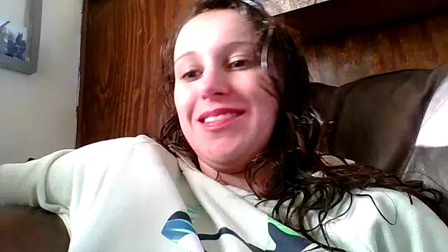 Snapshot of brunettebabexo3 chatting on 12/16/25, 02:00 brunettebabexo3 online show from 12/16/25, 02:00