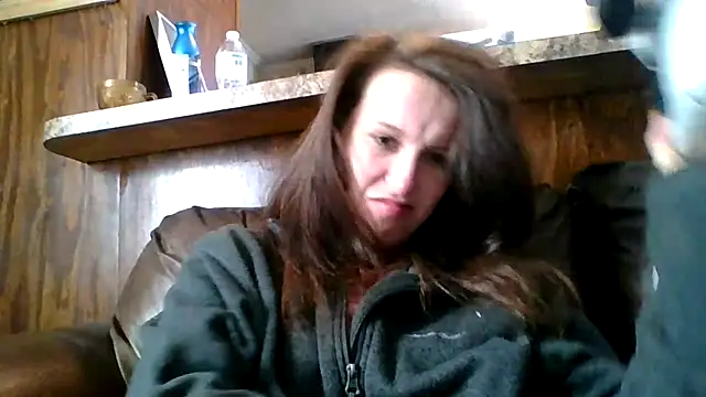 Snapshot of brunettebabexo3 chatting on 01/19/26, 04:00 brunettebabexo3 online show from 01/19/26, 04:00