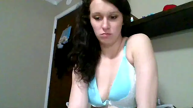 Snapshot of brunettebabexo3 chatting on 02/18/26, 11:01 brunettebabexo3 online show from 02/18/26, 11:01