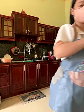 Snapshot of Helen-Tran chatting on 10/07/25, 03:14 Helen-Tran online show from 10/07/25, 03:14