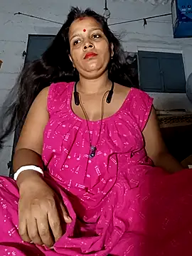 Snapshot of reya743 chatting on 10/27/25, 04:33 reya743 online show from 10/27/25, 04:33