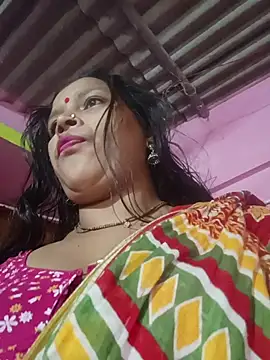 Snapshot of reya743 chatting on 11/08/25, 04:07 reya743 online show from 11/08/25, 04:07