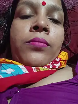 Snapshot of reya743 chatting on 11/10/25, 04:17 reya743 online show from 11/10/25, 04:17