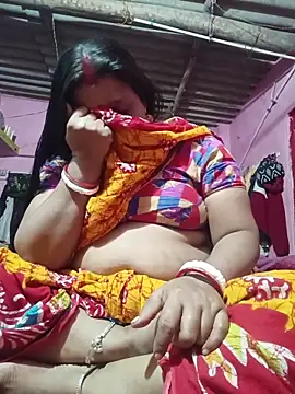 Snapshot of reya743 chatting on 11/24/25, 04:29 reya743 online show from 11/24/25, 04:29