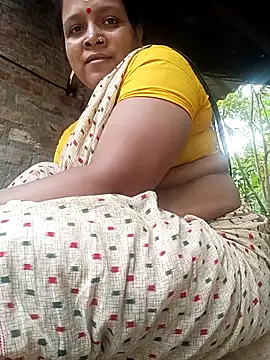 Snapshot of reya743 chatting on 12/02/25, 03:23 reya743 online show from 12/02/25, 03:23