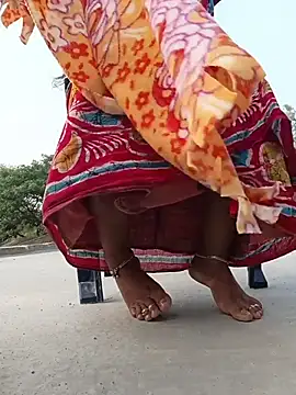 Snapshot of reya743 chatting on 12/22/25, 10:12 reya743 online show from 12/22/25, 10:12