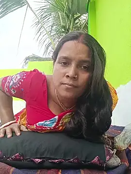 Snapshot of reya743 chatting on 02/19/26, 09:49 reya743 online show from 02/19/26, 09:49