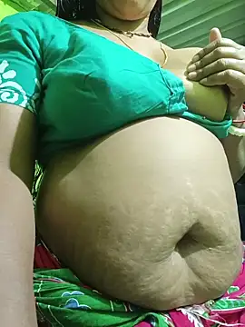 Snapshot of reya743 chatting on 02/20/26, 03:01 reya743 online show from 02/20/26, 03:01