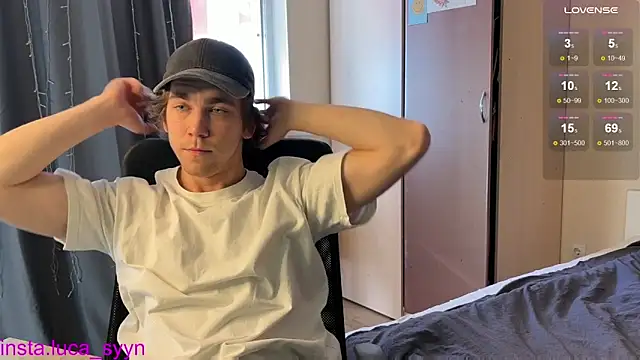 Snapshot of luca_syn chatting on 09/28/25, 08:20 luca syn online show from 09/28/25, 08:20