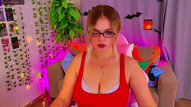 KellyHayden online show from 10/26/25, 03:29