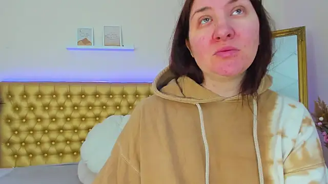 TrishaDarks online show from 04/05/26, 05:04