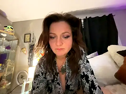 Snapshot of 88heygirlhey88 chatting on 10/06/25, 05:27 88heygirlhey88 online show from 10/06/25, 05:27