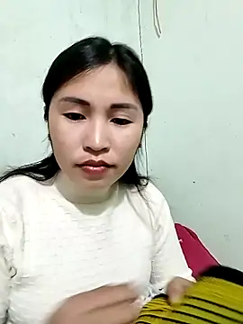 Snapshot of Mai4568 chatting on 12/15/25, 02:21 Mai4568 online show from 12/15/25, 02:21