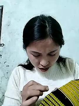 Snapshot of Mai4568 chatting on 12/17/25, 12:44 Mai4568 online show from 12/17/25, 12:44