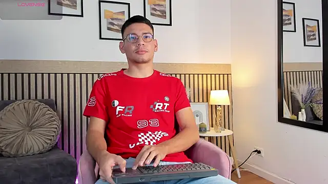 Snapshot of marcuswildx chatting on 09/24/25, 10:13 marcuswildx online show from 09/24/25, 10:13