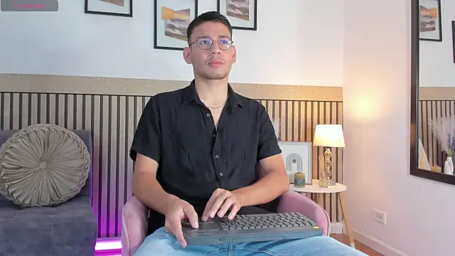 Snapshot of marcuswildx chatting on 09/26/25, 05:50 marcuswildx online show from 09/26/25, 05:50