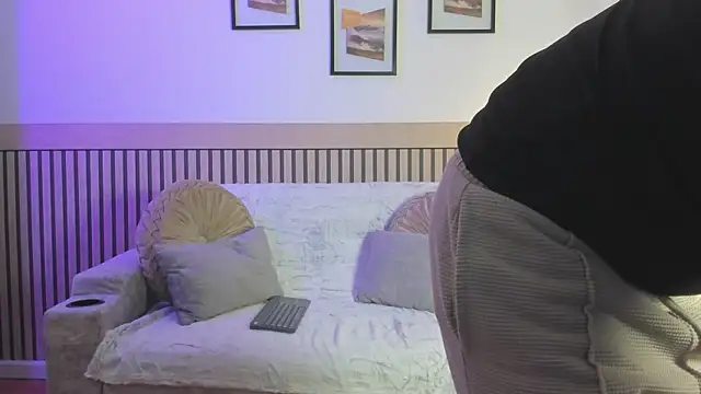 Snapshot of marcuswildx chatting on 12/17/25, 08:37 marcuswildx online show from 12/17/25, 08:37