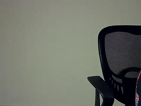 Snapshot of Aaliya02 chatting on 11/12/25, 09:32 Aaliya02 online show from 11/12/25, 09:32