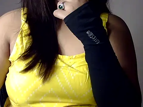 Snapshot of Aaliya02 chatting on 11/13/25, 07:40 Aaliya02 online show from 11/13/25, 07:40