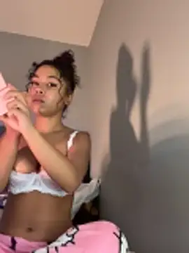 Snapshot of OliviaAshhh chatting on 11/13/25, 10:52 OliviaAshhh online show from 11/13/25, 10:52