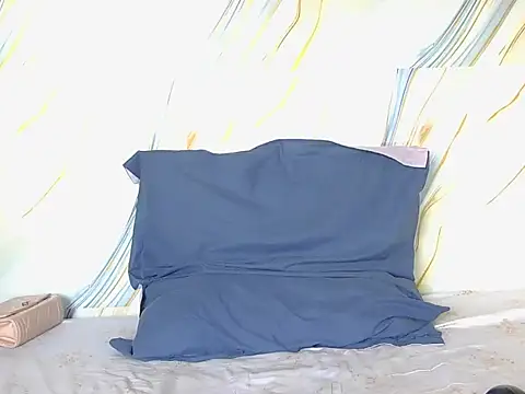 Snapshot of l4_love chatting on 10/14/25, 08:26 l4 love online show from 10/14/25, 08:26