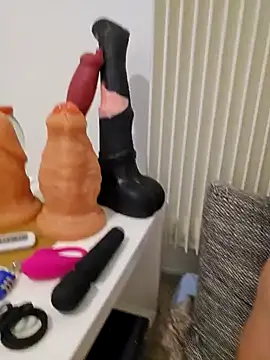 Chrisou73 online show from 02/15/26, 04:36