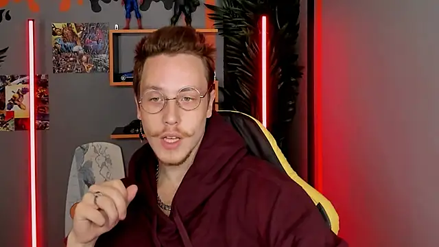 Snapshot of LeoMooree chatting on 11/04/25, 03:44 LeoMooree online show from 11/04/25, 03:44