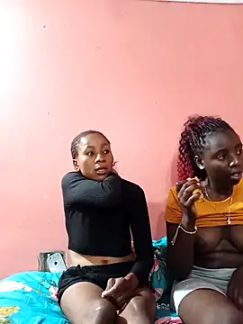 Snapshot of HotPetite_25 chatting on 11/27/25, 10:45 HotPetite 25 online show from 11/27/25, 10:45