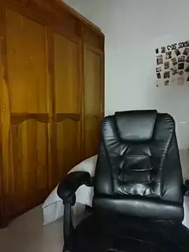 Snapshot of Bleer_Rousse chatting on 10/15/25, 05:46 Bleer Rousse online show from 10/15/25, 05:46