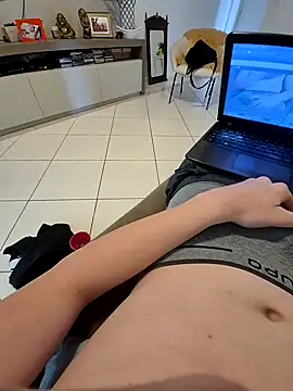 Snapshot of Salsicha244 chatting on 10/24/25, 04:47 Salsicha244 online show from 10/24/25, 04:47