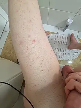 Snapshot of Salsicha244 chatting on 11/04/25, 07:57 Salsicha244 online show from 11/04/25, 07:57