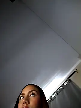 Mia-Reyes online show from 10/28/25, 01:36