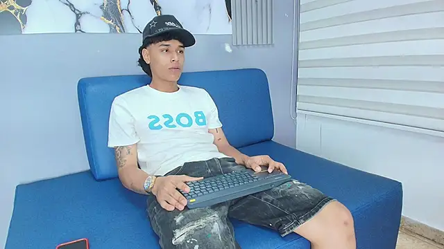 Snapshot of Frayhot777 chatting on 01/14/26, 07:30 Frayhot777 online show from 01/14/26, 07:30