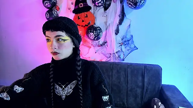 kitty  chs online show from 10/07/25, 11:18